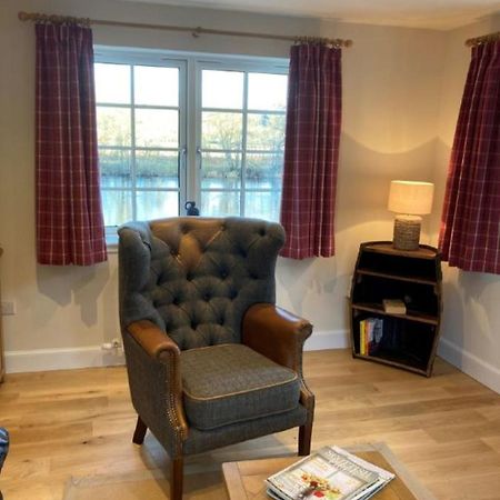 Kingfisher Cottage, Port O Tay Пітлохрі Екстер'єр фото